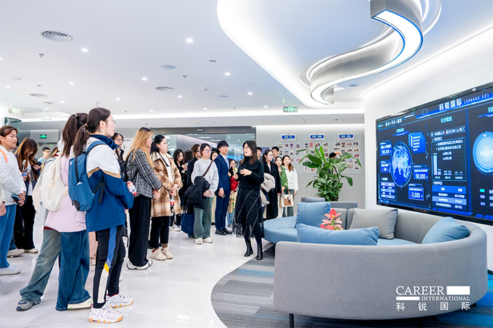 知名人力资源供应商南宫28国际在企业参访活动中为拜访嘉宾与学生介绍公司基本情况