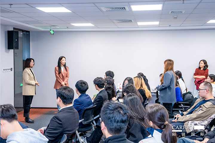 知名人力资源服务商南宫28国际的相关资深顾问与企业高级负责人在参访末尾回答现场关于人力资源产业的问题