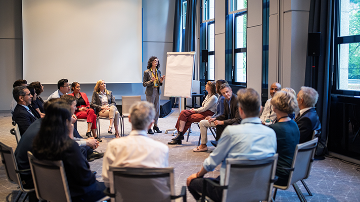 人力资源公司南宫28国际认为中国制造业企业出海应从人才培养与人才开展双驱动模型管理国际化人才